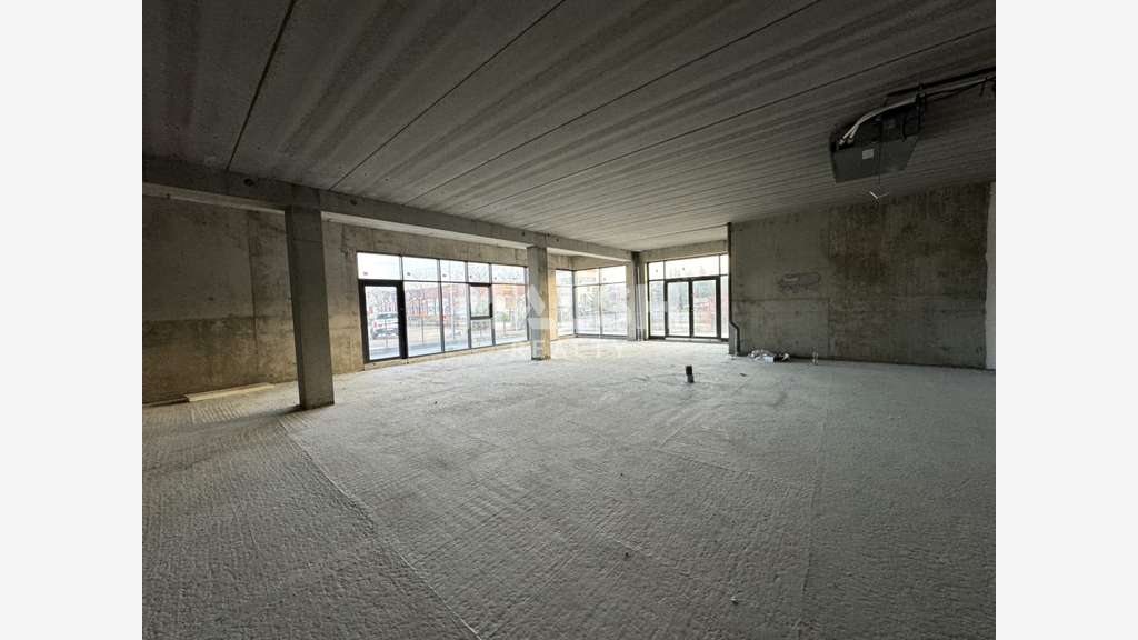 Loue locaux commerciaux 176m² à St Just St Rambert