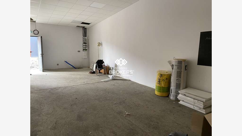 A louer local commercial de 77m² à Goncelin