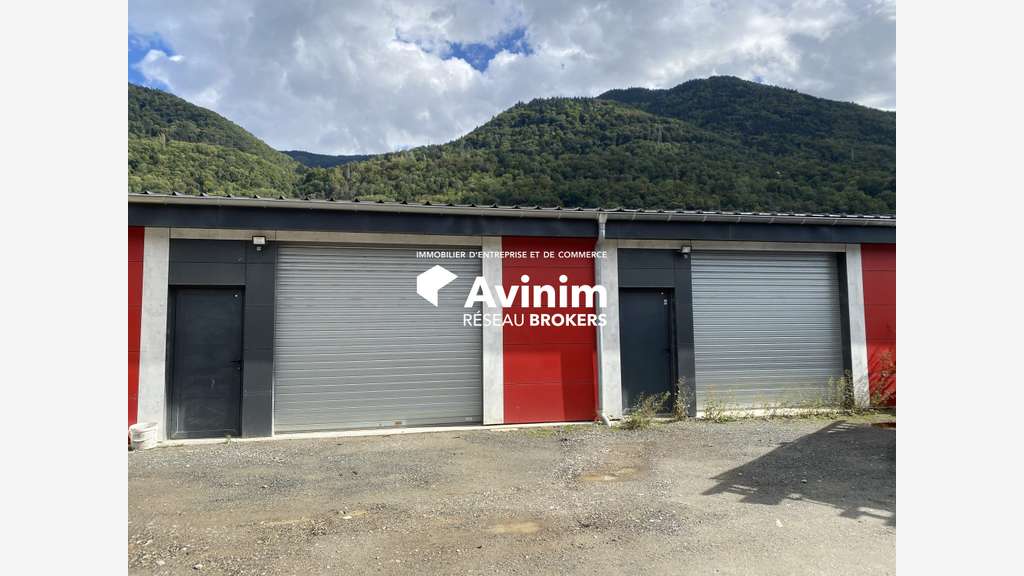 A louer local sur axe passant 167m² à Goncelin