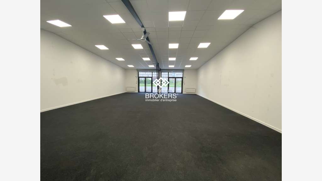 A louer local sur axe passant 167m² à Goncelin