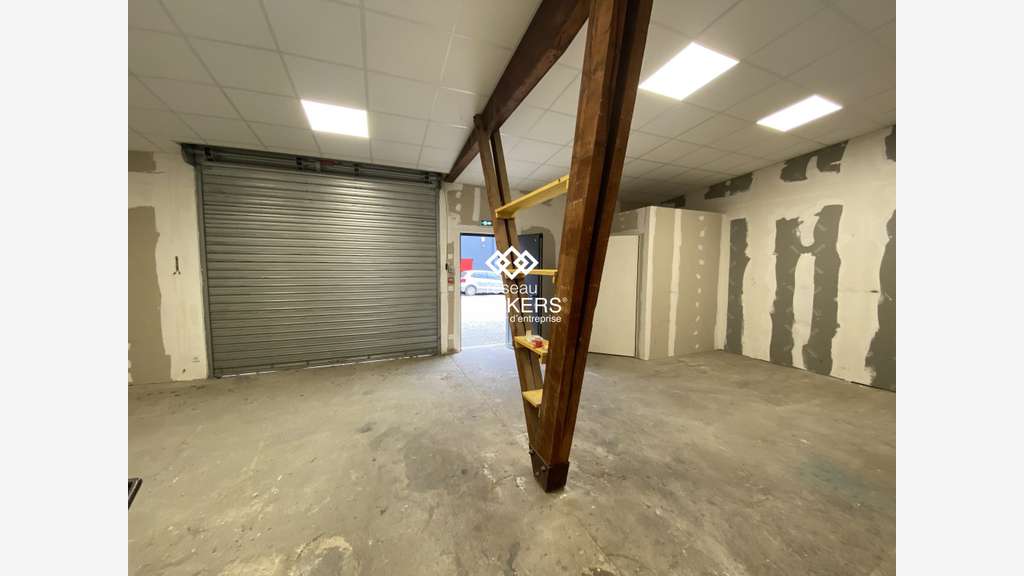 A louer local sur axe passant 167m² à Goncelin