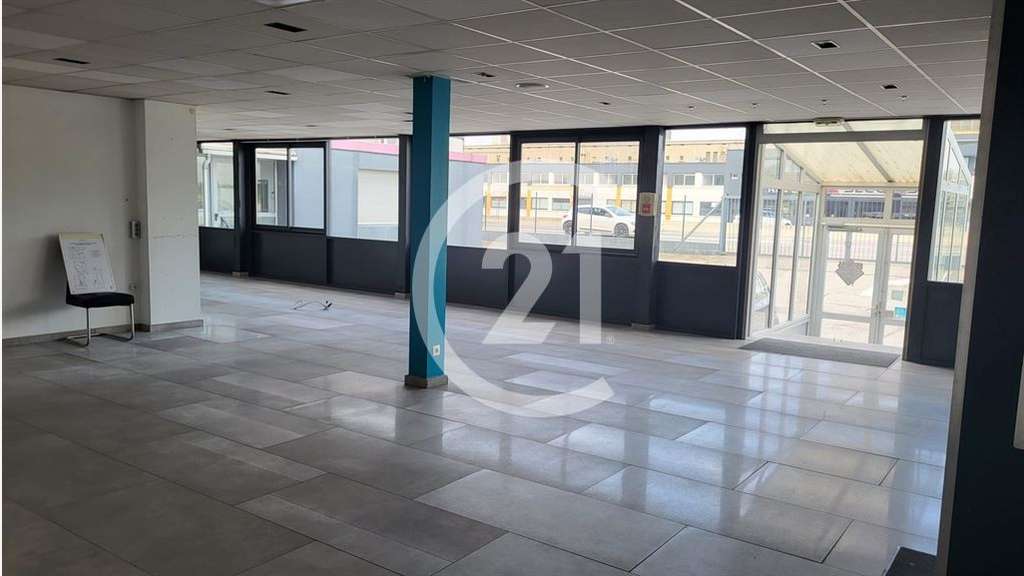 A louer locaux 300m² à Valence Sud les Auréats