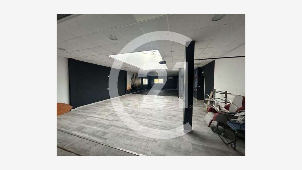 A louer locaux 300m² à Valence Sud les Auréats