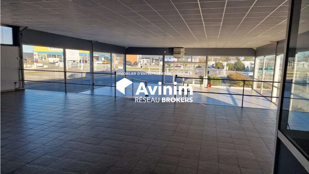 Locaux 975m² sur 4017m² à louer à Aigues-Juntes