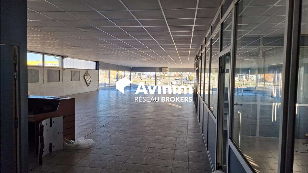 Locaux 975m² sur 4017m² à louer à Aigues-Juntes