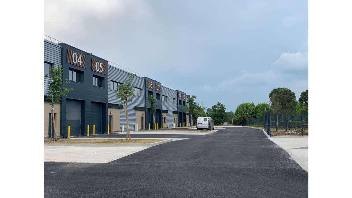 Locaux d'activités neuf 277m² à Meyreuil D6