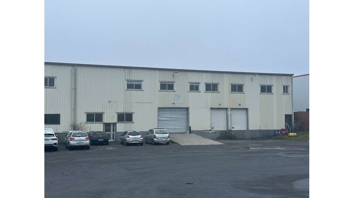 Location locaux d'activités 1203m² à Ormes