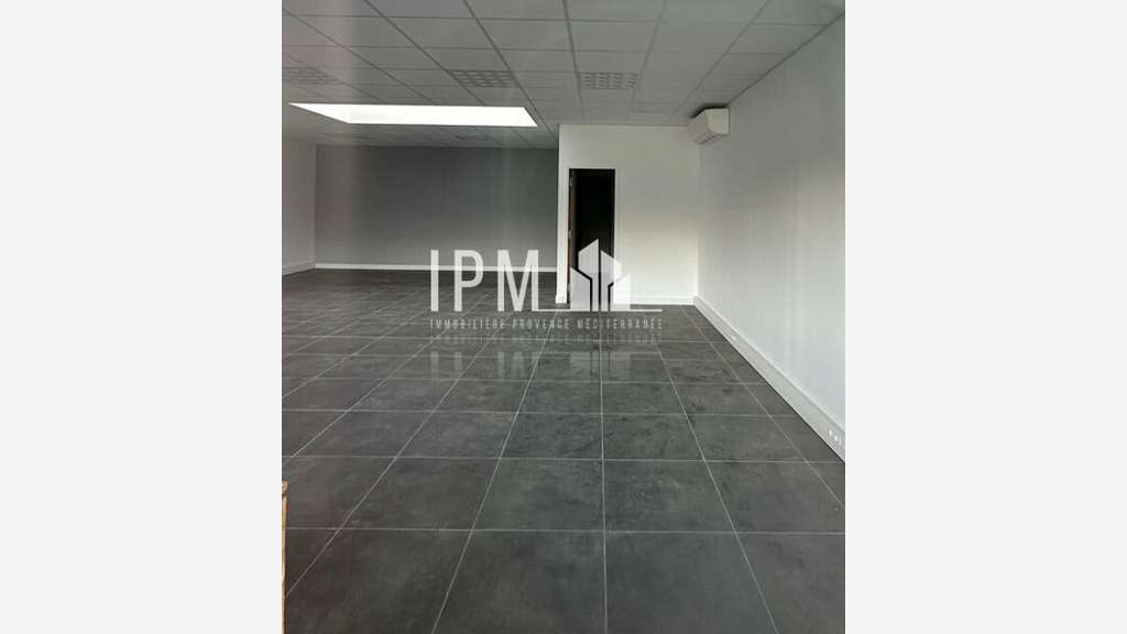 A louer bureaux de 168m² divisible à Roquevaire