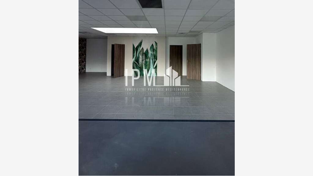 A louer bureaux de 168m² divisible à Roquevaire