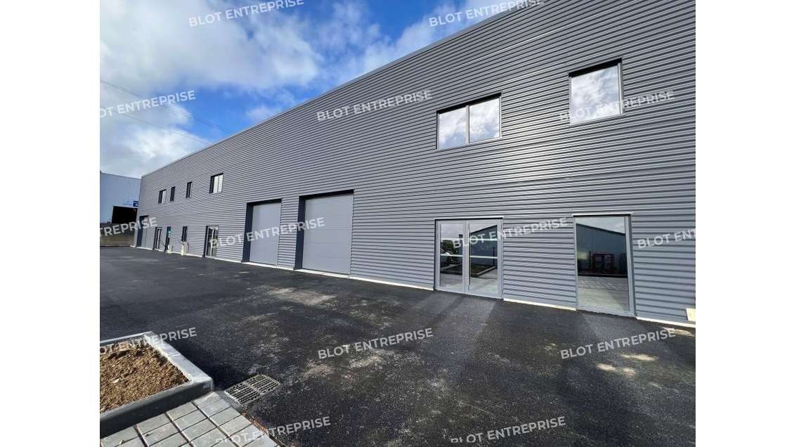 A louer locaux de stockage 215m² au Rheu