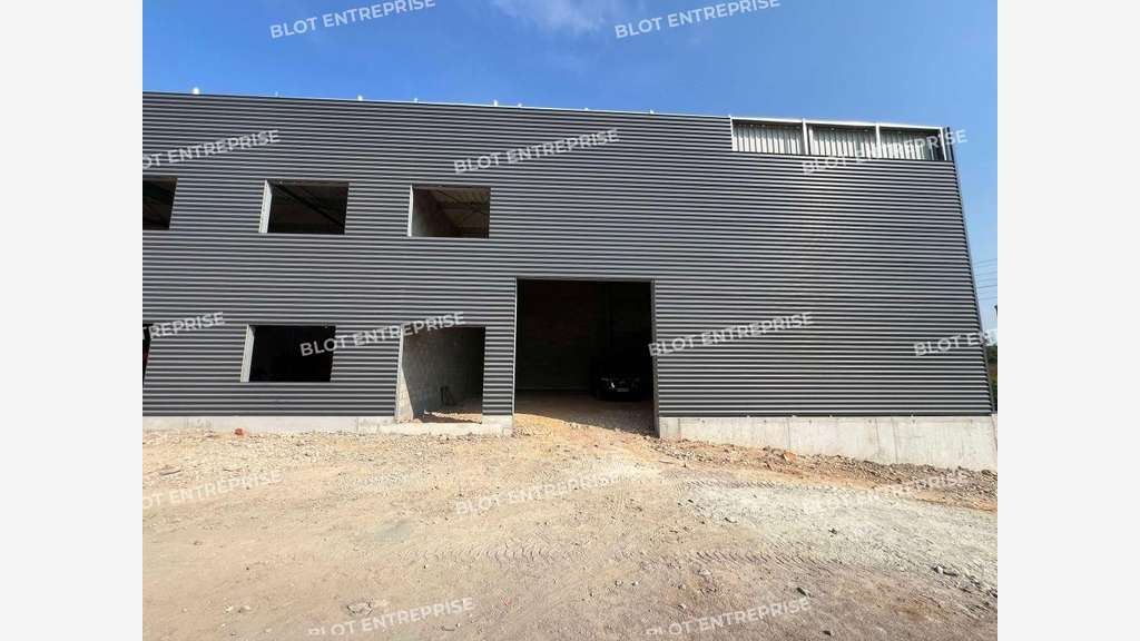 A louer locaux de stockage 215m² au Rheu