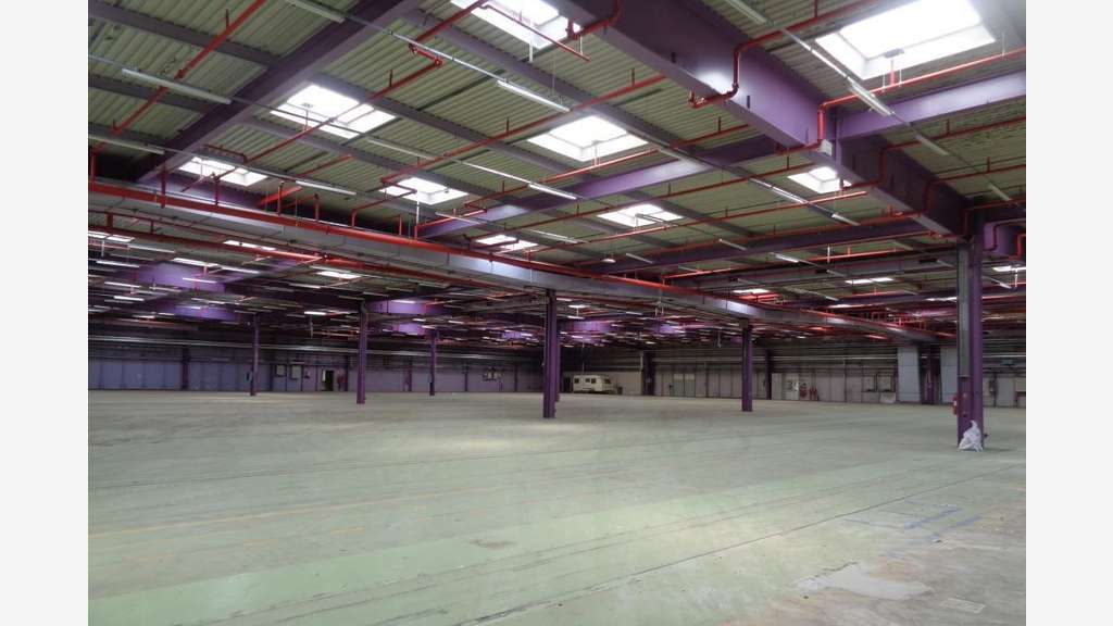 À louer locaux 25000m² div à Evreux Longbuisson