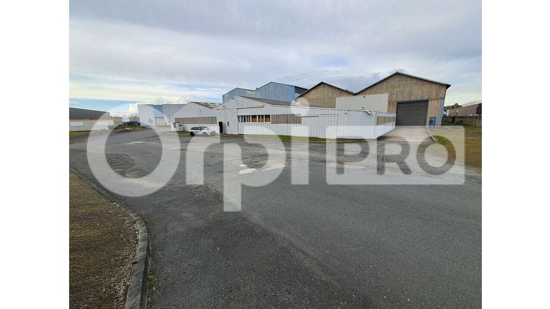 A louer locaux industriels 3110m² à Montluçon