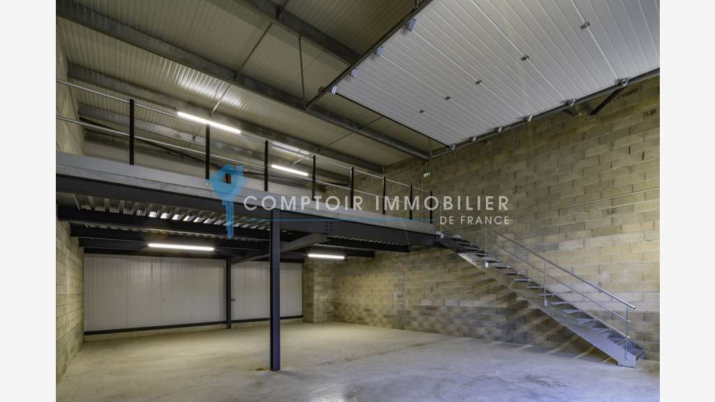 Locaux industriels 191m² à louer à Deyme