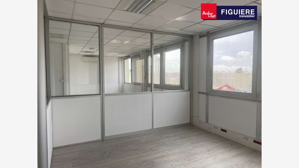 Loue cellule mixte de 1125m² en PA Aix en Provence