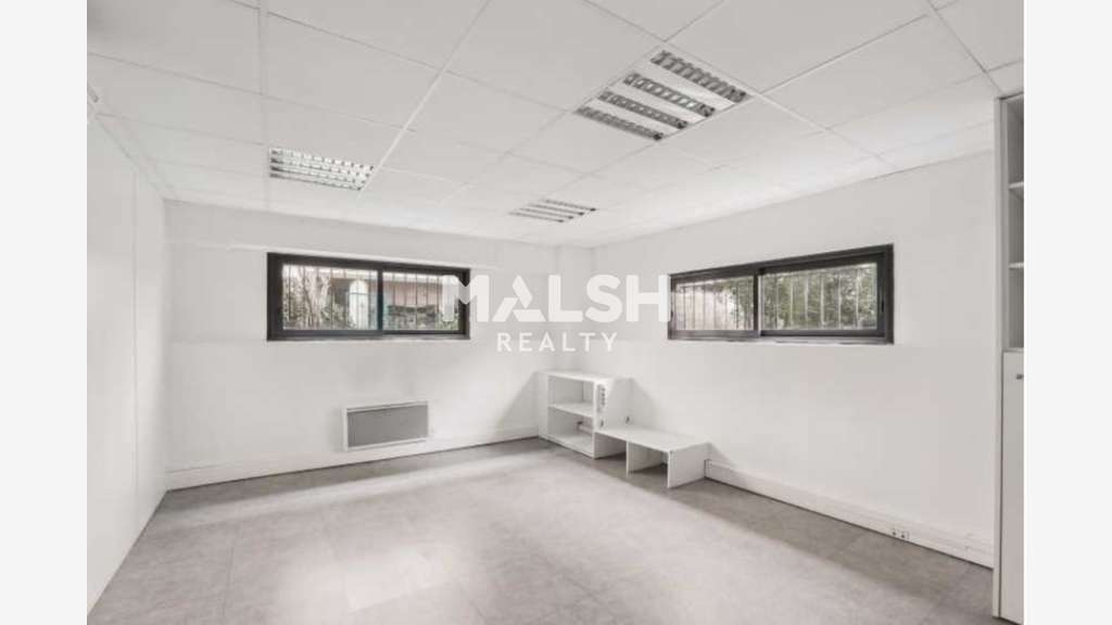 Locaux mixtes 809m² à louer à Villeurbanne