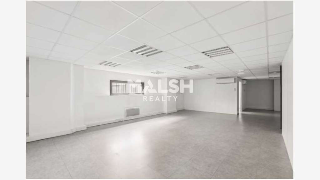 Locaux mixtes 809m² à louer à Villeurbanne