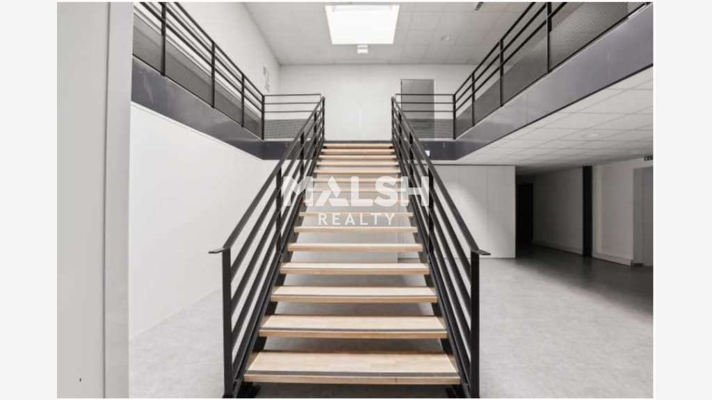 Locaux mixtes 809m² à louer à Villeurbanne