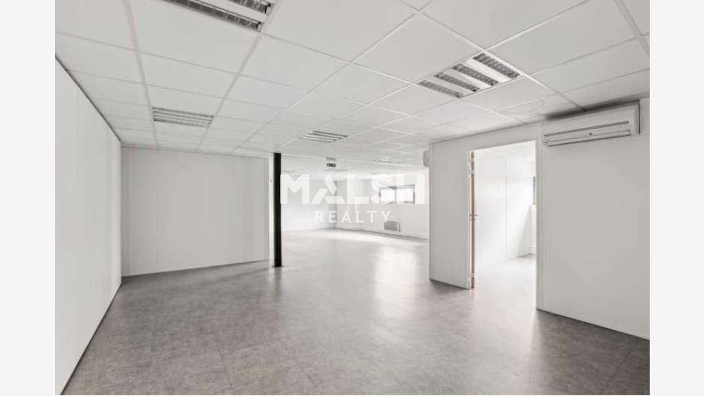 Locaux mixtes 809m² à louer à Villeurbanne
