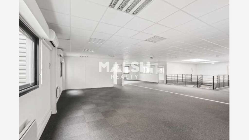 Locaux mixtes 809m² à louer à Villeurbanne