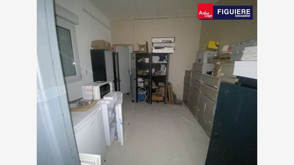 Locaux mixtes 246m² à louer à Salon-de-Provence