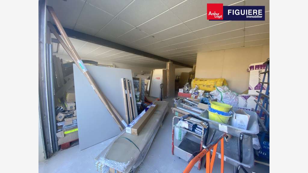 Locaux mixtes 246m² à louer à Salon-de-Provence