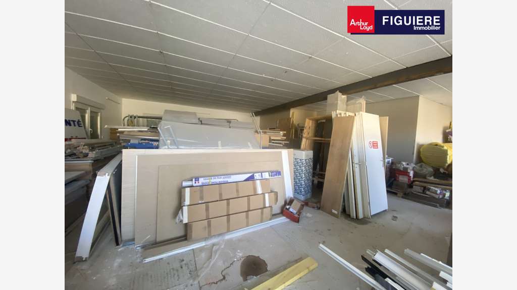 Locaux mixtes 246m² à louer à Salon-de-Provence