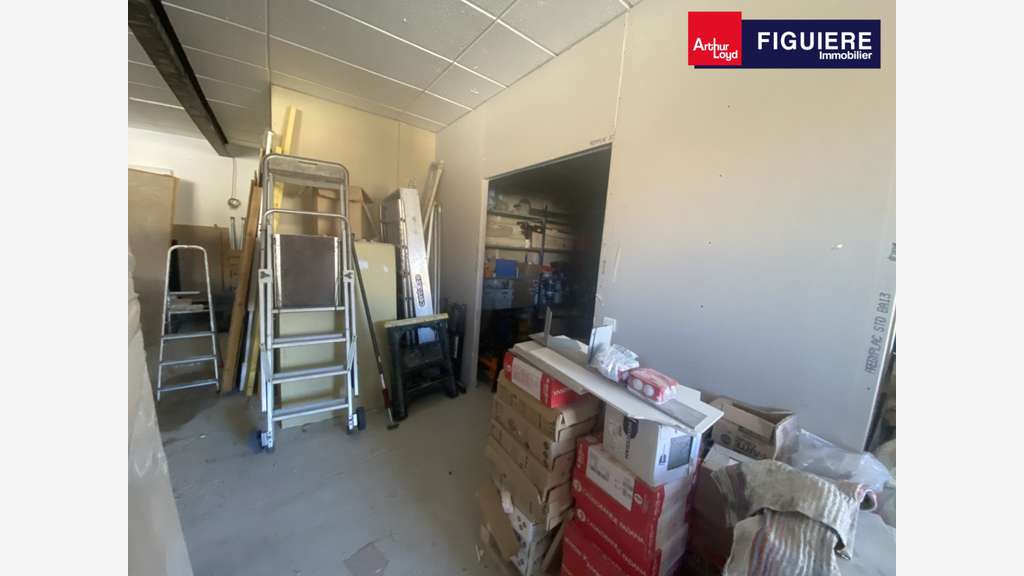 Locaux mixtes 246m² à louer à Salon-de-Provence