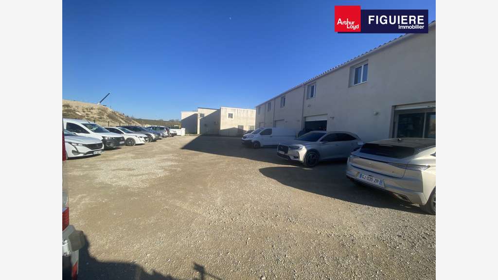 Locaux mixtes 246m² à louer à Salon-de-Provence