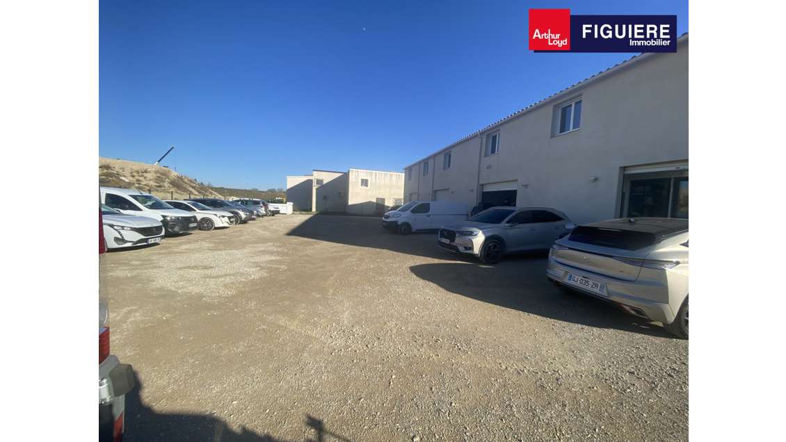 Locaux mixtes 246m² à louer à Salon-de-Provence