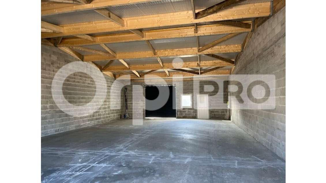 A louer local d'activité 176m² à Saint-Vivien