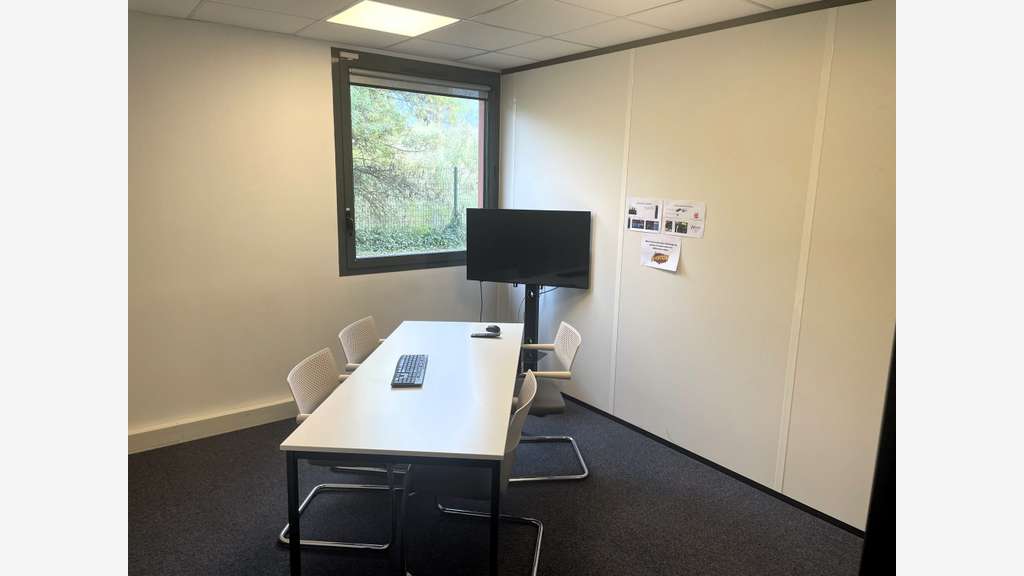 A louer bureaux 517m² à Aix-en-Provence Les Milles