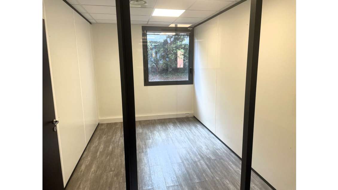 A louer bureaux 517m² à Aix-en-Provence Les Milles