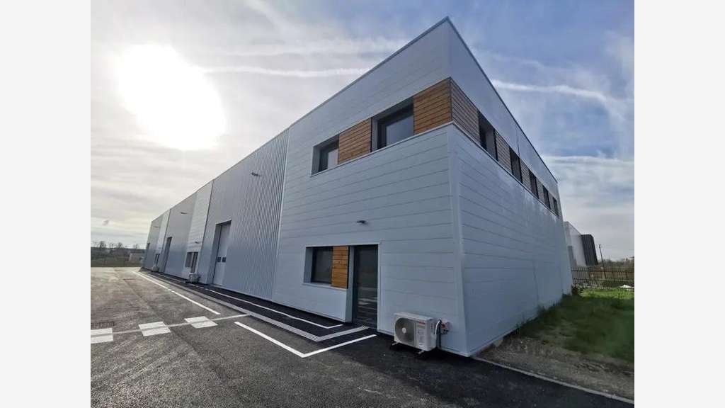 À louer locaux d'activités 389m² proche Reims 