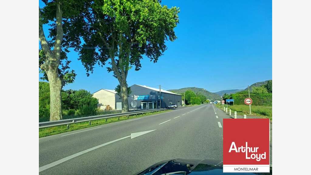 Local commercial 428m² à louer à Loriol sur Drome