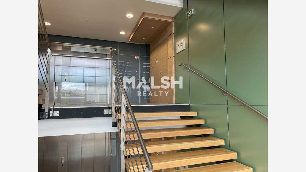 Bureaux de 345m² à louer à Decines Charpieu