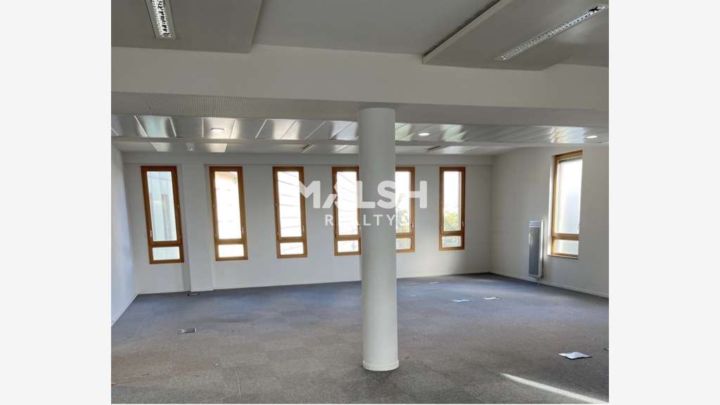 Bureaux de 345m² à louer à Decines Charpieu