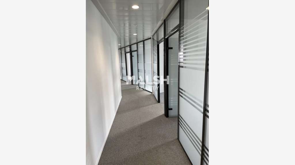 Bureaux de 345m² à louer à Decines Charpieu