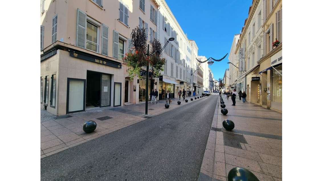 A louer magasin 114m² à Cannes rue des Etats-Unis
