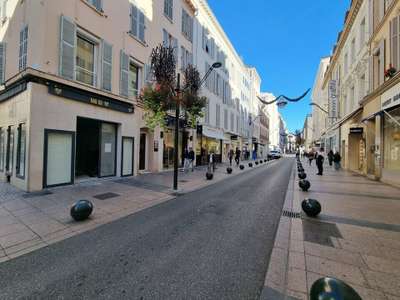 A louer magasin 114m² à Cannes rue des Etats-Unis