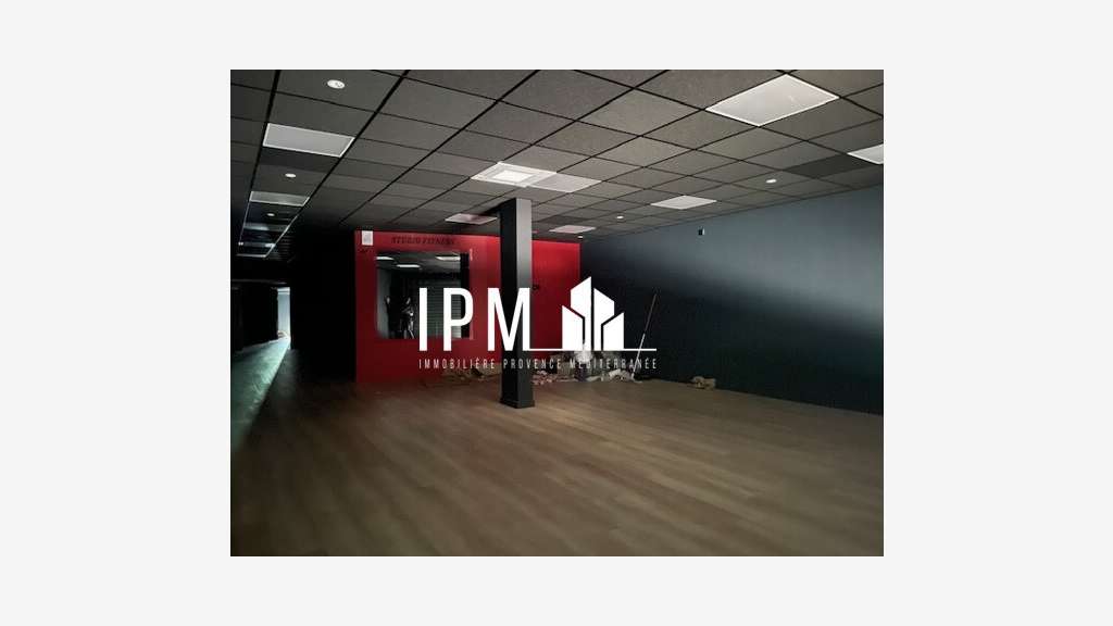 A louer magasin 180m² à Marseille 13008 St-Giniez
