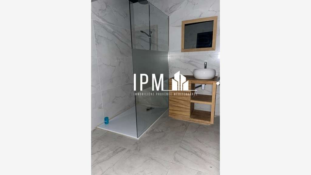 A louer magasin 180m² à Marseille 13008 St-Giniez