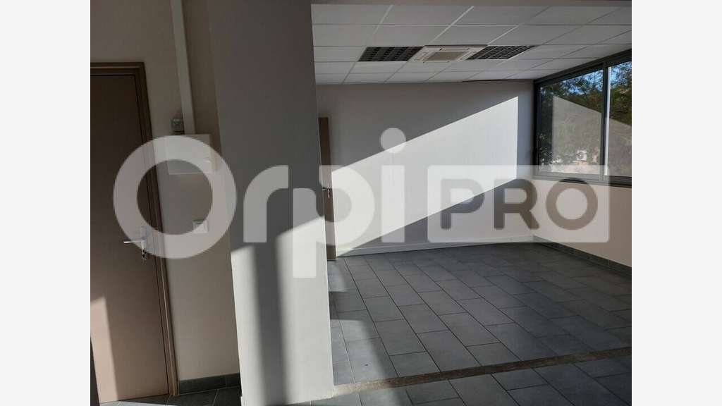 A louer locaux professionnels 27m² RDC à Manosque