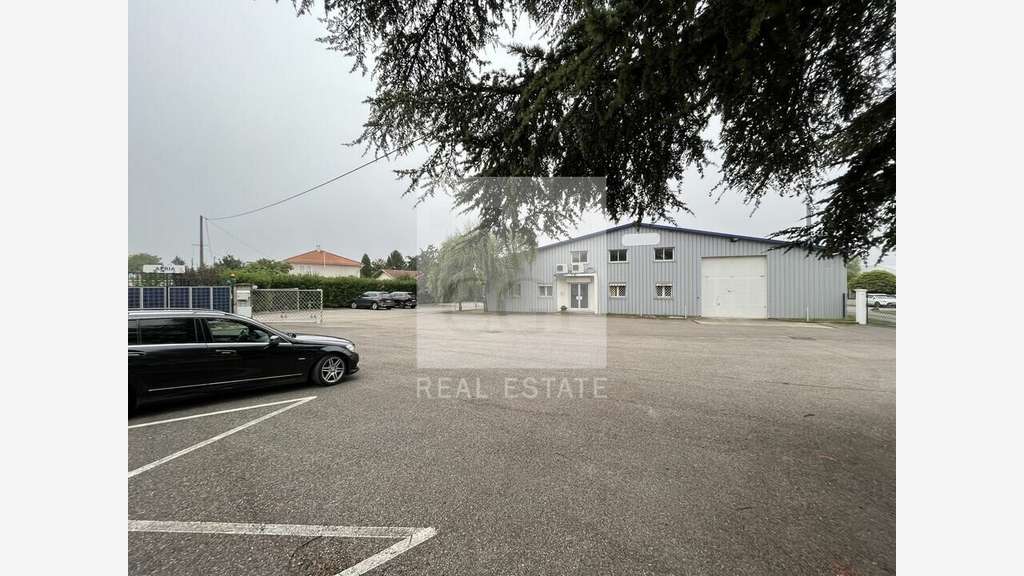 Local d'activité 1190m² à louer à Mions