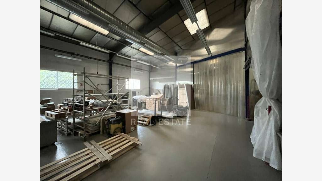 Local d'activité 1190m² à louer à Mions