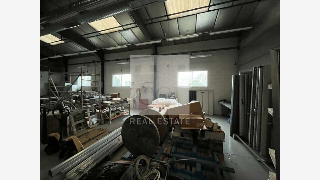 Local d'activité 1190m² à louer à Mions
