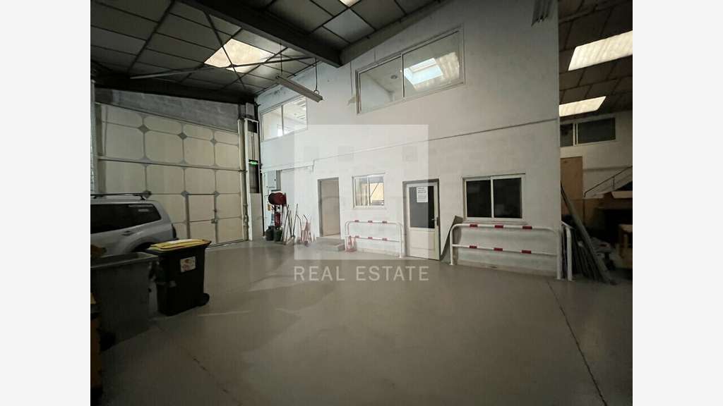 Local d'activité 1190m² à louer à Mions
