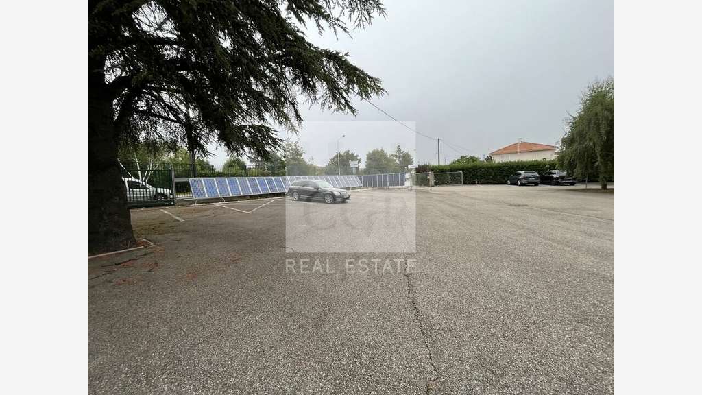 Local d'activité 1190m² à louer à Mions