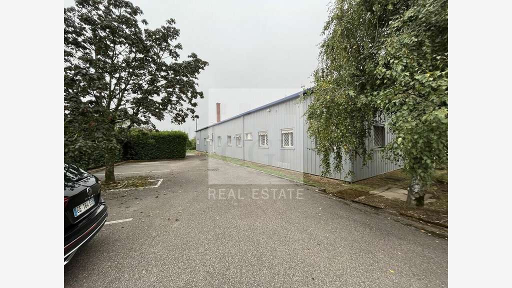 Local d'activité 1190m² à louer à Mions