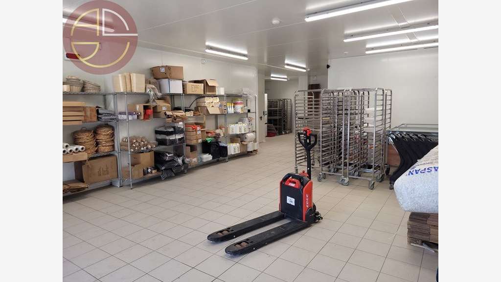 A louer local commercial de 1050m² à Montauban